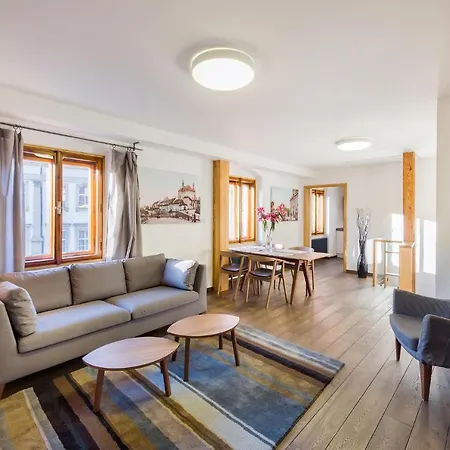 Modern In A Picturesque 15th-century Building Semesterbostad