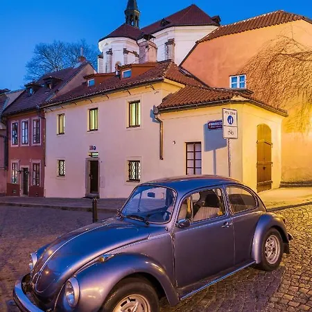 Modern In A Picturesque 15th-century Building Holiday home *