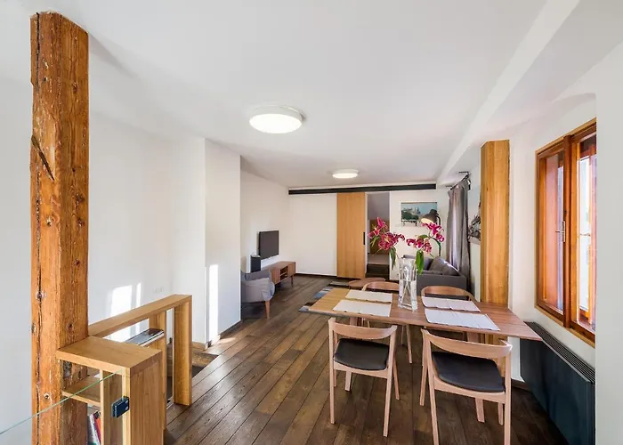 Modern In A Picturesque 15th-century Building Holiday home *