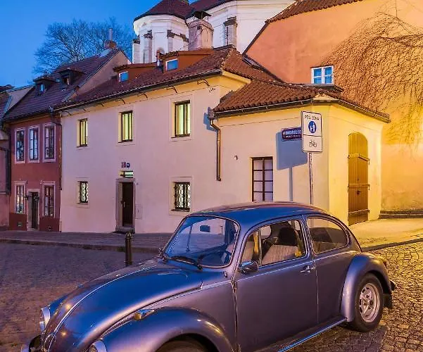 Modern In A Picturesque 15th-century Building Holiday home *