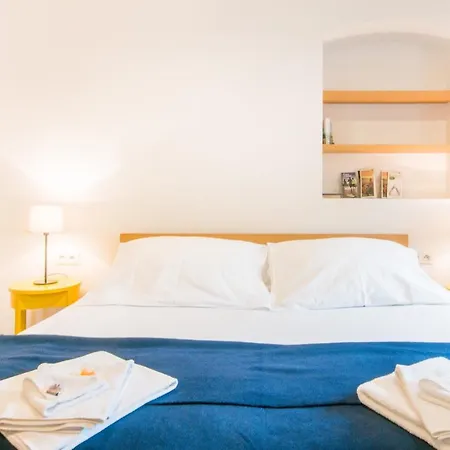 Modern In A Picturesque 15th-century Building * Praga