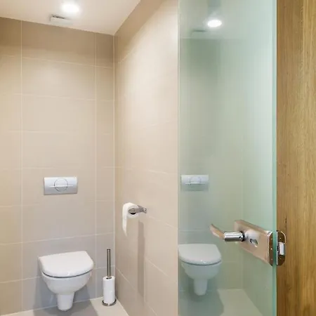 Modern In A Picturesque 15th-century Building بيت للعطل *