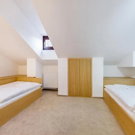 Modern In A Picturesque 15th-century Building بيت للعطل براغ